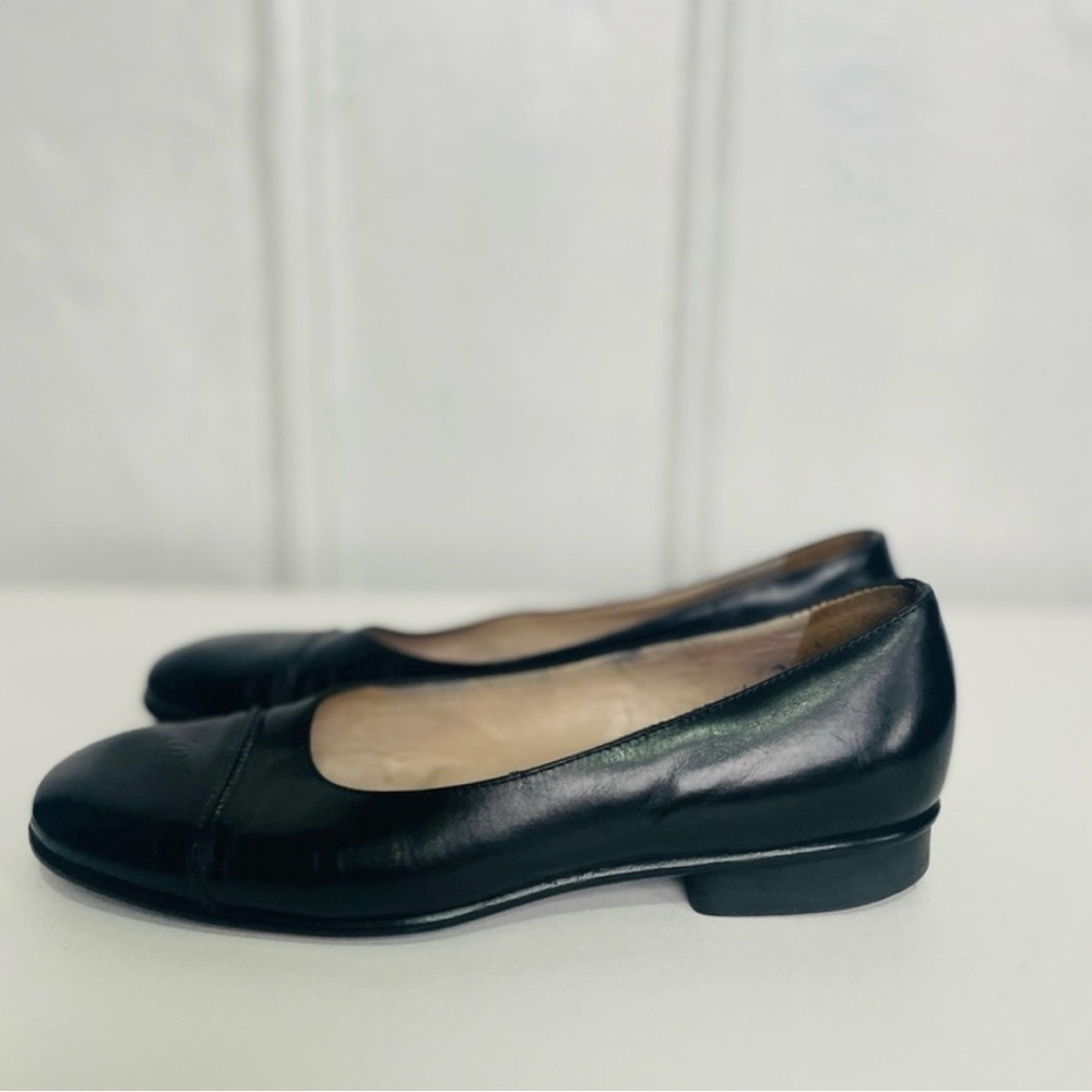 Authentic Chanel -Black Flats - Leather - Classic